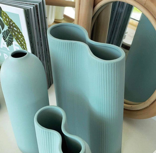 Ribbed Infinity Vase Blue